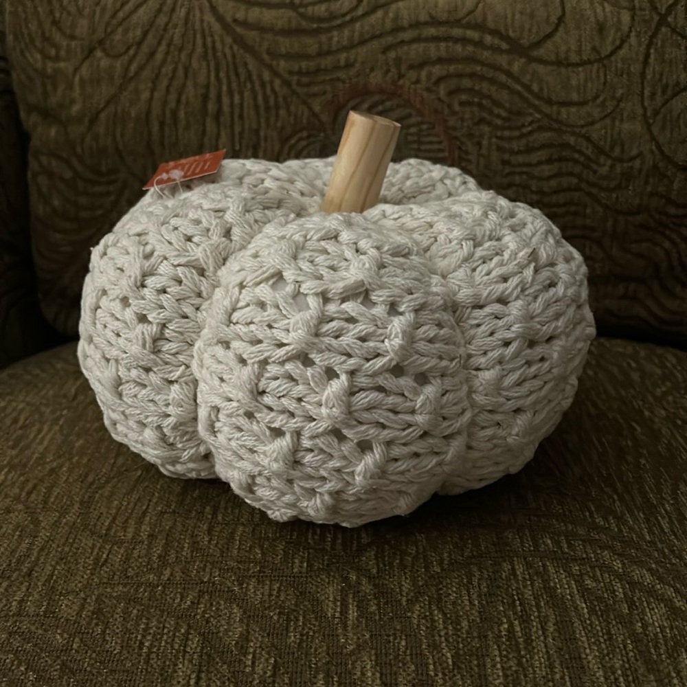 NWT, MACRAME 9.5” PUMPKIN IVORY